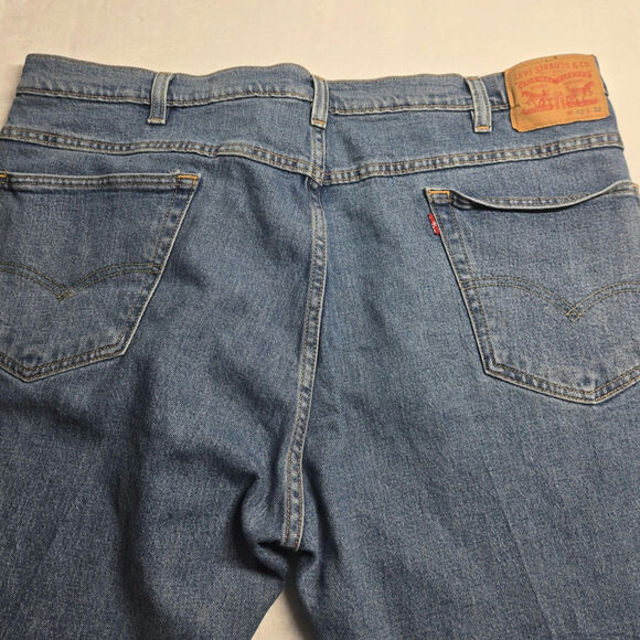 Levi's Western Fit Men's Jeans. 42x32, Light Wash, Bootcut, 3 Point Belt Loops - Picture 4 of 9